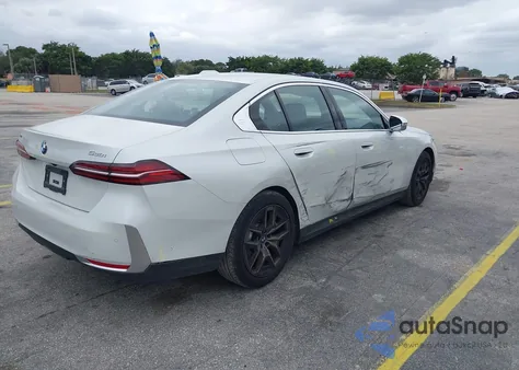 2026 BMW 530I xDrive из США, поврежденный, VIN WBA53FJ09TCW39573